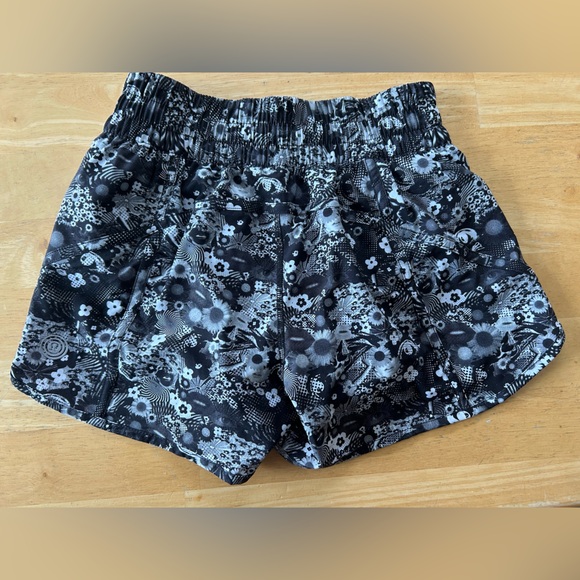 Lululemon Tracker Short *SW - Picture 2 of 11